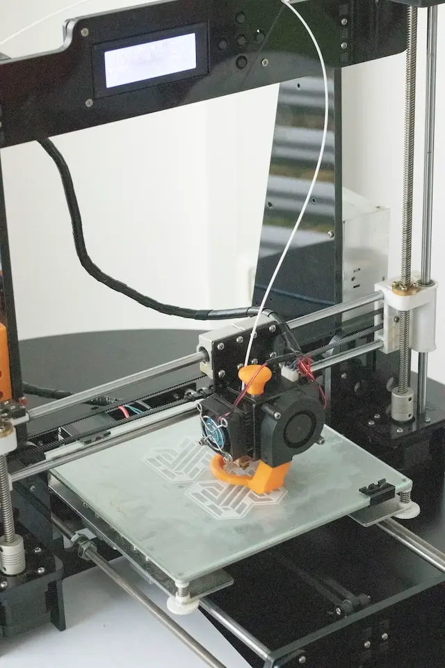 Impressora 3D criando objeto